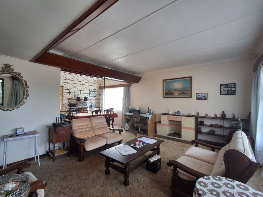 4 Bedroom Property for Sale in Summerpride Eastern Cape